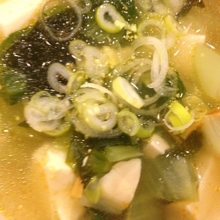 青梗菜とわかめと豆腐と干し貝柱とねぎのスープ
